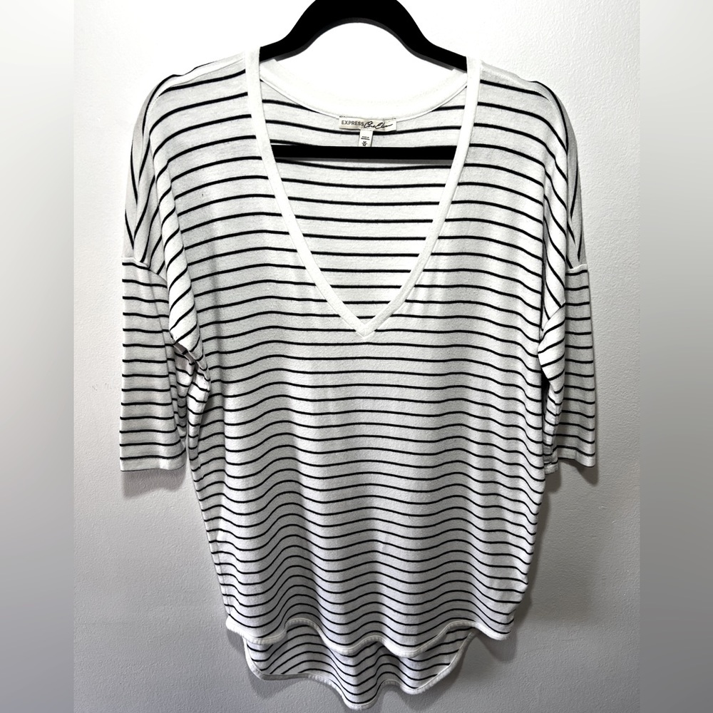 Express, one eleven comfort line. Quarter sleeve striped shirt, M
